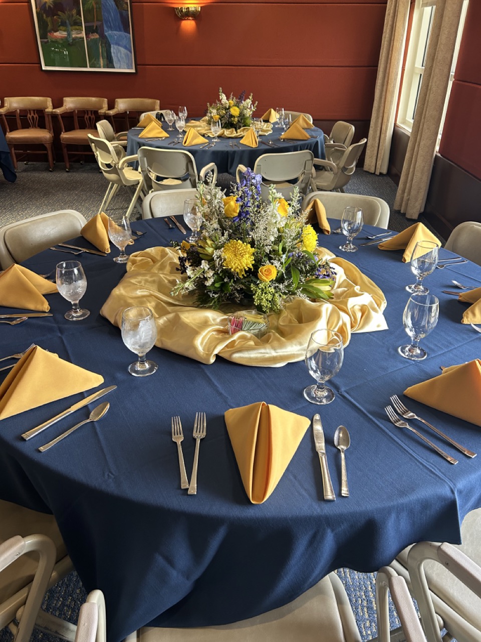 Tables and centerpieces